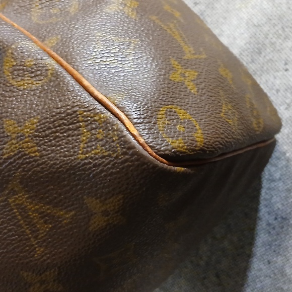 Louis Vuitton  Monogram Speedy 30 Hand Bag - Picture 9 of 16